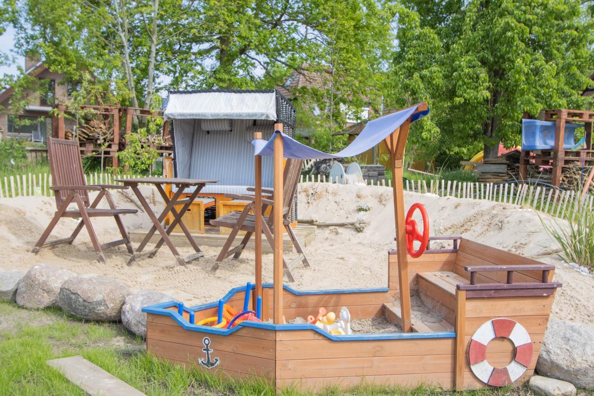 Hostel oder Ferienwohnung 1-16 Personen im BLAUEN HAUS Fehmarn Exterior foto